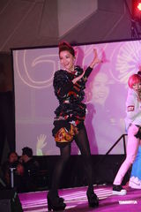 组图：Twins平安夜狂欢 阿Sa称阿娇的缘分尚未到