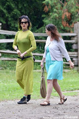 组图：单身水果姐惹不起！变身“毛毛虫”开骂