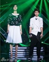 组图：新声代师生震撼合唱 尚雯婕茜拉甘做绿叶