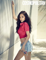 组图：具荷拉巴厘岛写真 小麦肤色性感秀蛮腰