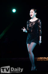 组图：韩星IVY演音乐剧再现七十年代经典