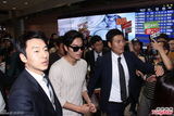 组图：李敏镐访台上千粉丝接机 保安险引冲突