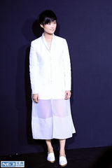 组图：有突破！李宇春透视白纱裙亮相气场足