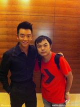 组图：成都粉丝帝追星似特工 半年合影百余明星