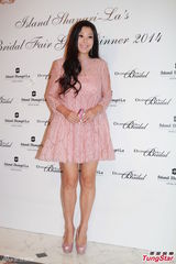 组图：邝美云陈法蓉等出席晚宴  女星抛胸斗艳