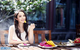 组图：董璇清新色彩大片 上演女神与美食诱惑