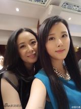 组图：赵薇佟大为新戏开拍 北影96班同学再聚首