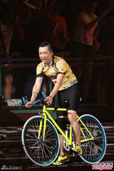 组图：多变哈林(庾澄庆)唱金曲 登小巨蛋万人同欢