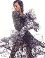 组图：张靓颖登杂志9月刊封面 尝试百变造型