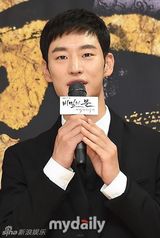 组图：《秘密之门》发布会 韩石圭等低调亮相