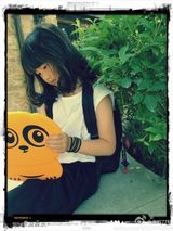 组图：孙莉晒闺女多多近照 多妹戴墨镜酷劲十足