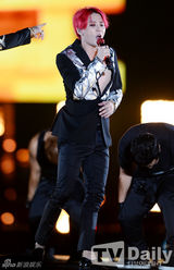 组图：JYJ热力开唱 金在中秀胸肌纹身隐现(朴有天/金俊秀)