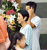 组图：陈奕迅10岁女儿歌舞表演 甜美扮花蝴蝶