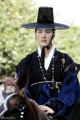 组图：《巡夜人日志》丁一宇变魅力降魔人