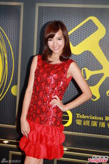 组图：李克勤出席TVB颁奖礼 张慧仪领衔M club