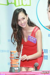 组图：岑丽香小秀香肩不敌Jessica C性感事业线