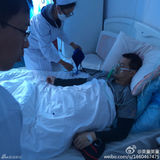 组图：李亚鹏嫣然西藏公益行发烧40度吸氧住院