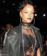 组图：传蕾哈娜卷入艳照门 真空透视旧照集锦