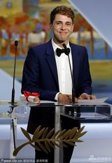 组图：评委会大奖诞双黄蛋 25岁导演多兰落泪