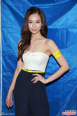 组图：高海宁缴税六位数 杨秀惠修身为裸背