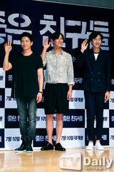 组图：《好朋友》池城朱智勋等与粉丝温馨互动