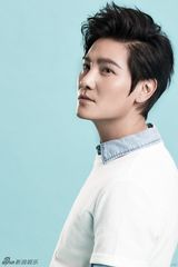 组图：丁子峻化身秋日暖男鬼马魅力四射