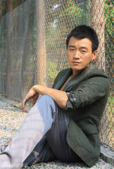 组图：佟大为最新写真曝光 随性中尽显自信张力