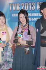 组图：陈法拉否认失宠 胡杏儿施美人计献吻