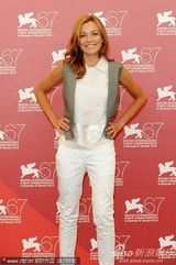 高清图：《一个女人》发布 导演吉亚塔携老公秀恩爱