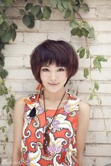 组图：邓家佳演绎单车女孩 带来夏末为至的清凉