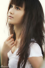 组图：国民女友姚笛清新写真 简单清爽似邻家女孩