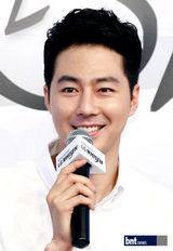 组图：赵仁成申宝拉出席某电子产品宣传活动