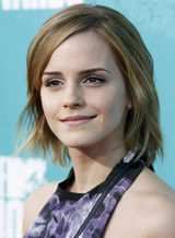 组图：艾玛-沃特森亮相MTV电影奖笑容爽朗