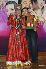 组图：腾格尔等助阵少数民族演唱会 加入流行元素