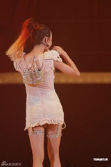 组图：蔡依林香港演唱会收官 服装饰物频掉落