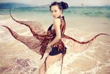 组图：张嘉倪夏日沙滩惹火写真 阳光下绽放金色冷艳