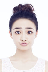 组图：徐璐大片变表情妹 甜美可爱不忘搞怪