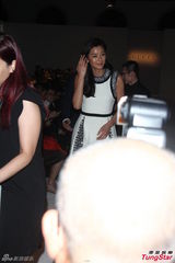 组图：全智贤靓丽出席代言活动 展现天使般微笑