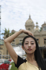 组图：陈籽熹携《恶作剧之吻》远赴戛纳拍大片