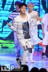 组图：《冠军秀》精彩无限 VIXX夺冠喜极而泣