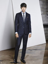 组图：演员柳演锡拍写真 尽展秋日暖男气息