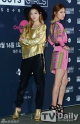 组图：《挑战超模》办发布会 首次男女混练