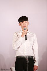 组图：柯震东记者会致歉 哽咽流泪鞠躬说知错了