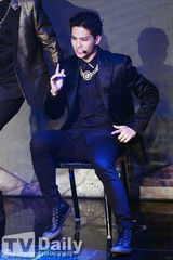 组图：TEEN TOP回归在即 魅惑眼神成熟蜕变