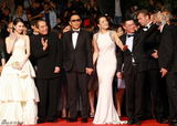 组图：《归来》戛纳首映 巩俐气场强大如女王
