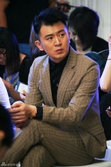 组图：高虎莫小棋包小柏等众明星看秀