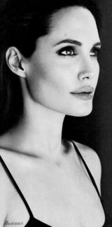 组图：性感满载 安吉丽娜-朱莉美艳照颠倒众生