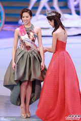 组图：2014港姐选美邵珮诗夺冠 身材火辣笑容甜