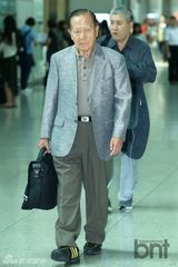 组图：安圣基金奎丽等现身机场赴威尼斯