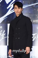 组图：《高跟鞋》首映 车胜元新作问世心情好